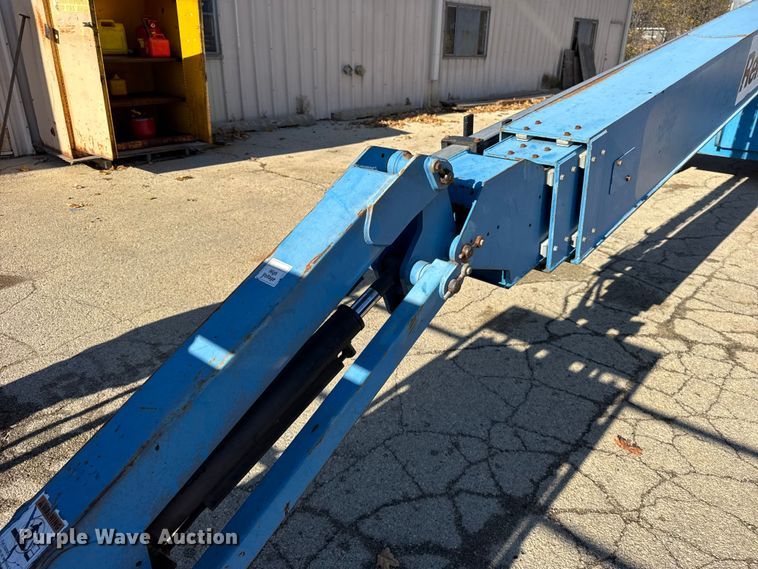 image for item ER0267 2005 Genie S85 boom lift