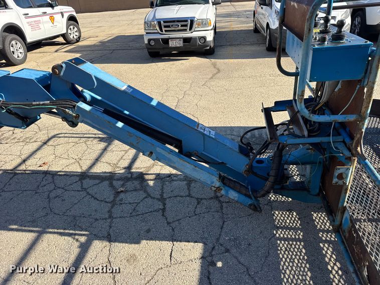 image for item ER0267 2005 Genie S85 boom lift