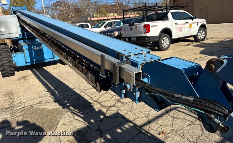image for item ER0267 2005 Genie S85 boom lift