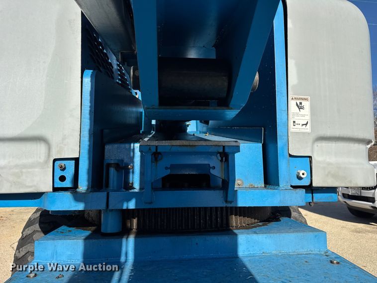 image for item ER0267 2005 Genie S85 boom lift