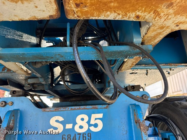 image for item ER0267 2005 Genie S85 boom lift