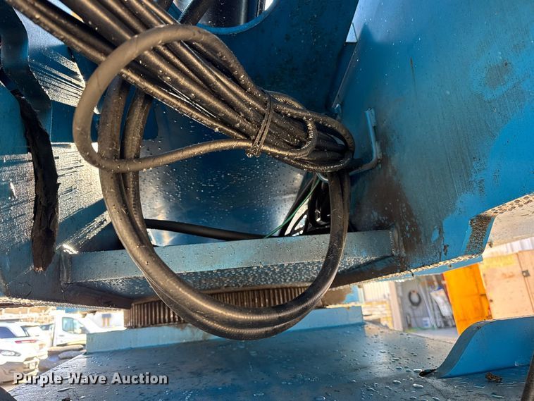 image for item ER0267 2005 Genie S85 boom lift