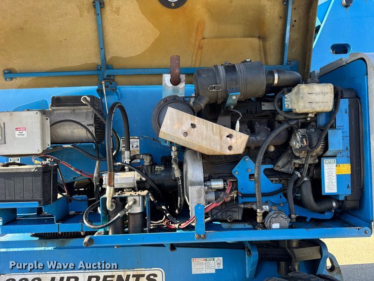 image for item ER0267 2005 Genie S85 boom lift