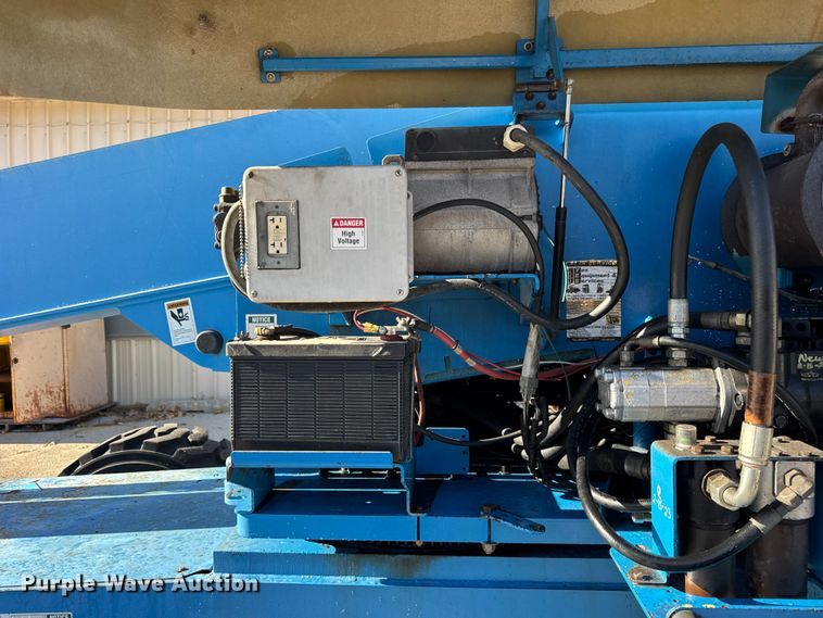 image for item ER0267 2005 Genie S85 boom lift