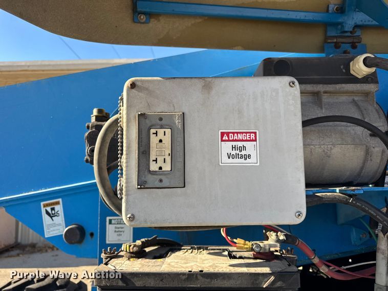 image for item ER0267 2005 Genie S85 boom lift