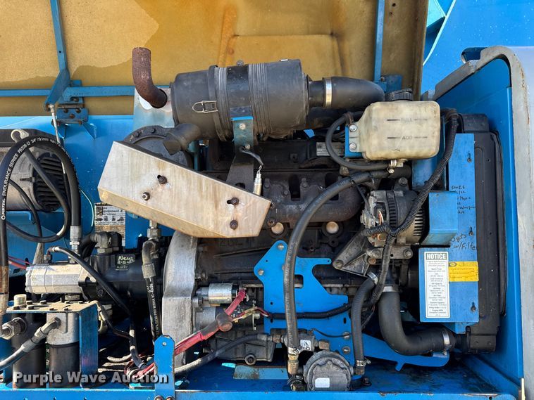 image for item ER0267 2005 Genie S85 boom lift