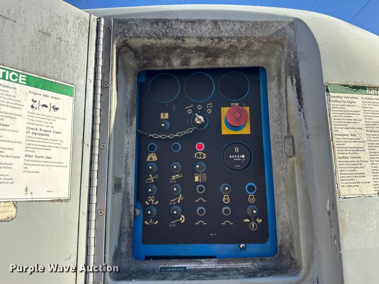 image for item ER0267 2005 Genie S85 boom lift