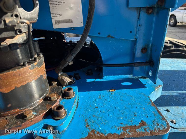 image for item ER0267 2005 Genie S85 boom lift