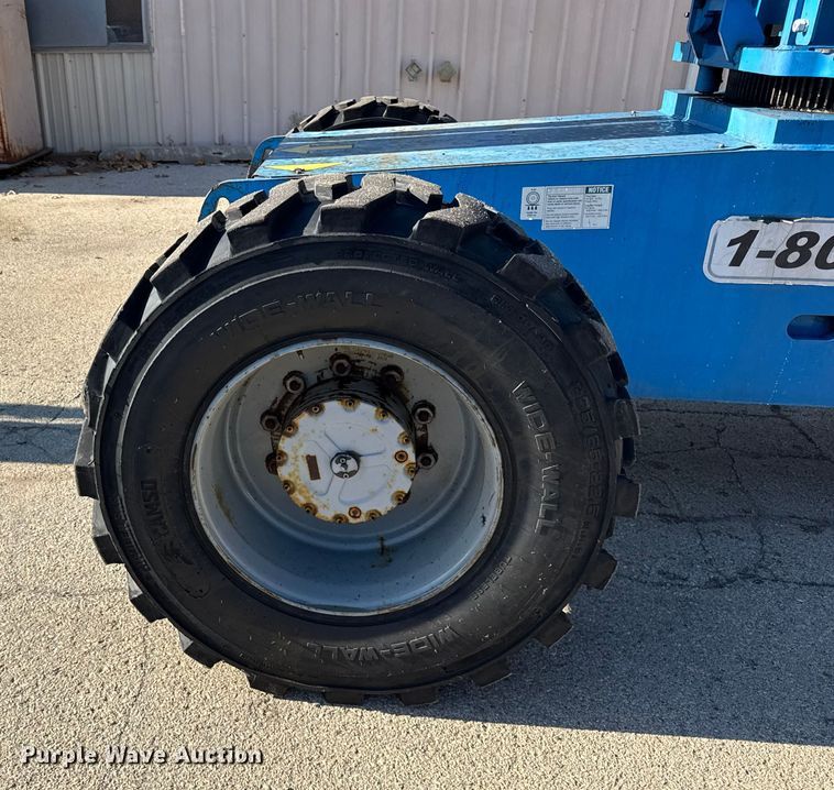 image for item ER0267 2005 Genie S85 boom lift