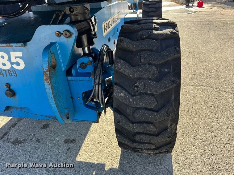 image for item ER0267 2005 Genie S85 boom lift
