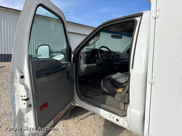 image for item ER0282 2005 Ford F450 Super Duty utility / service truck