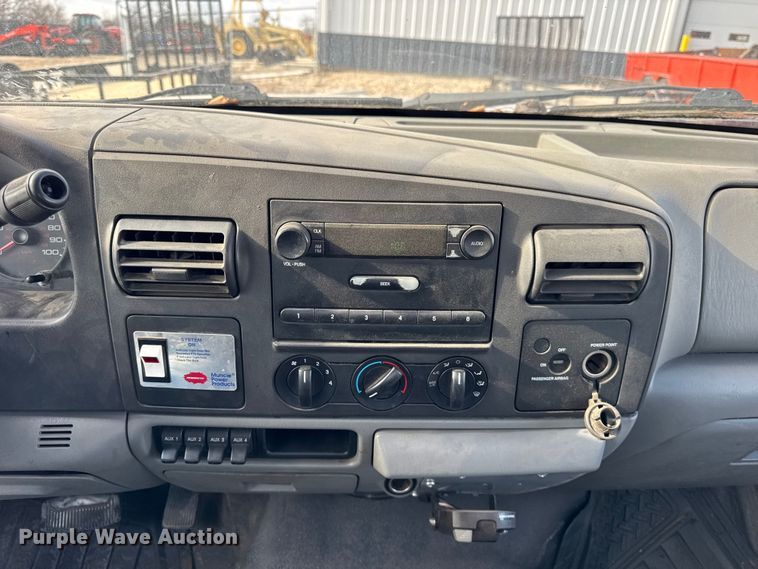 image for item ER0282 2005 Ford F450 Super Duty utility / service truck