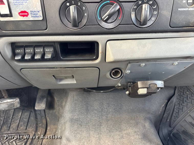 image for item ER0282 2005 Ford F450 Super Duty utility / service truck