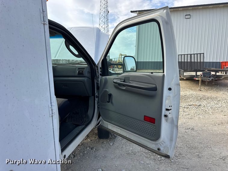 image for item ER0282 2005 Ford F450 Super Duty utility / service truck
