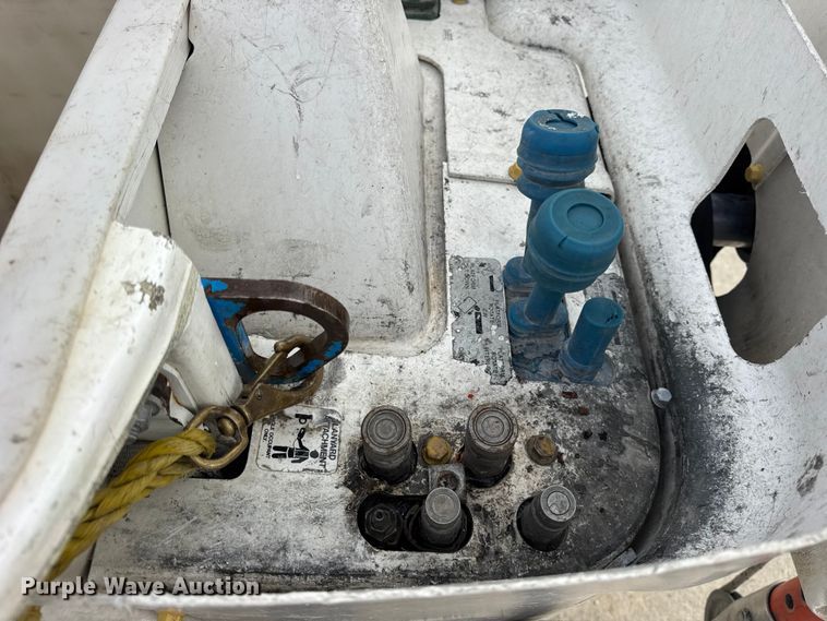 image for item ER0285 2014 International 4400 bucket truck