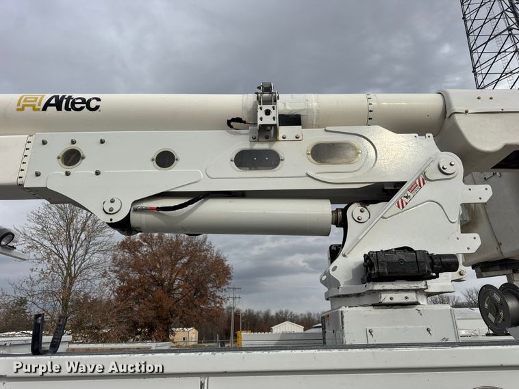 image for item ER0285 2014 International 4400 bucket truck