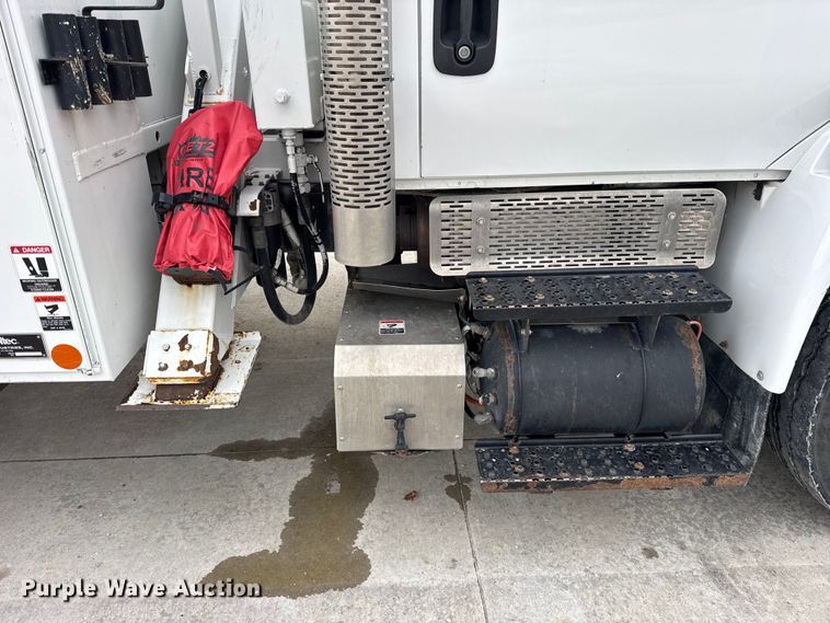 image for item ER0285 2014 International 4400 bucket truck