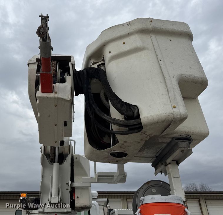 image for item ER0285 2014 International 4400 bucket truck