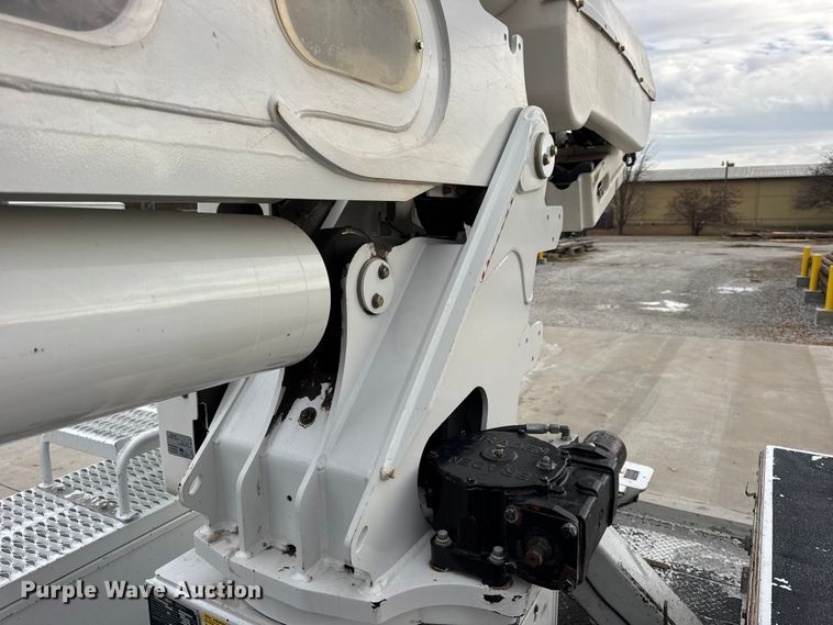 image for item ER0285 2014 International 4400 bucket truck