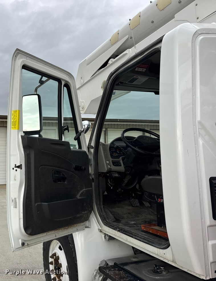 image for item ER0285 2014 International 4400 bucket truck