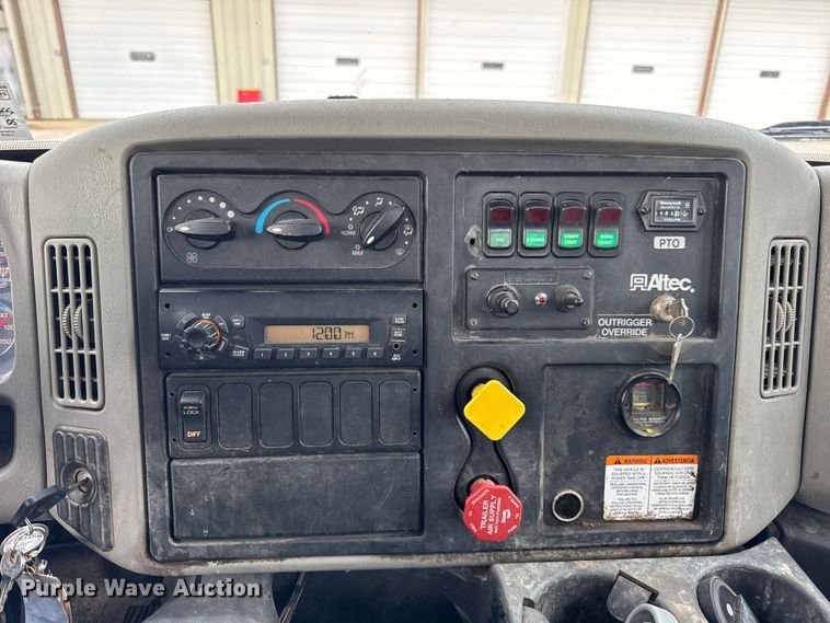 image for item ER0285 2014 International 4400 bucket truck