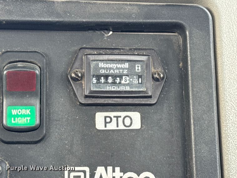 image for item ER0285 2014 International 4400 bucket truck