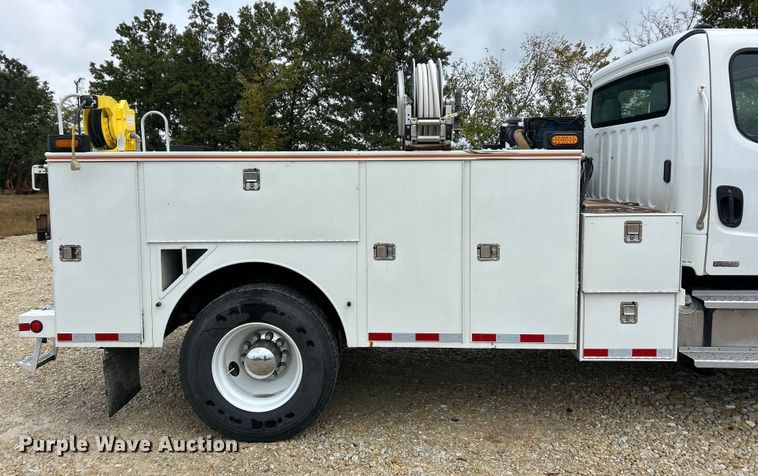 image for item ET6573 2009 Freightliner Business Class M2 utility / service truck