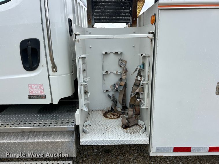 image for item ET6573 2009 Freightliner Business Class M2 utility / service truck