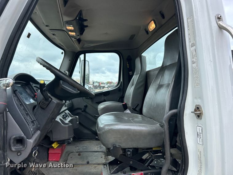 image for item ET6573 2009 Freightliner Business Class M2 utility / service truck