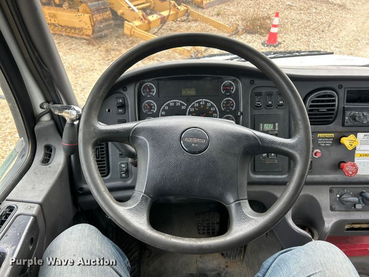 image for item ET6573 2009 Freightliner Business Class M2 utility / service truck