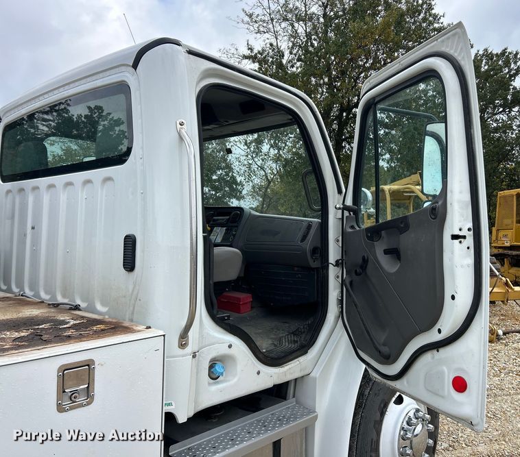 image for item ET6573 2009 Freightliner Business Class M2 utility / service truck