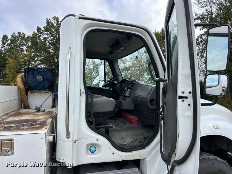 image for item ET6573 2009 Freightliner Business Class M2 utility / service truck