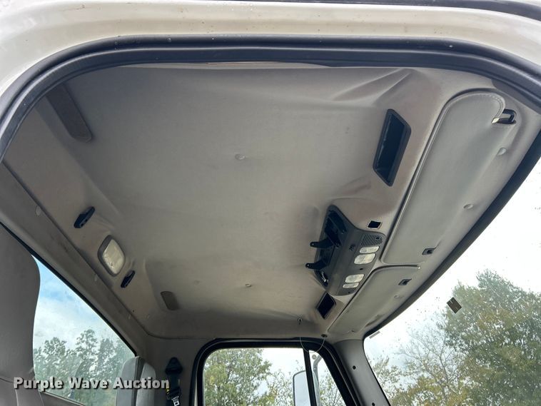 image for item ET6573 2009 Freightliner Business Class M2 utility / service truck