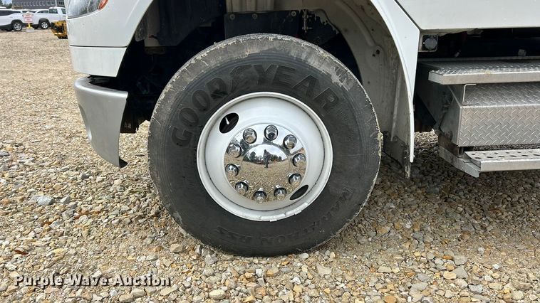 image for item ET6573 2009 Freightliner Business Class M2 utility / service truck