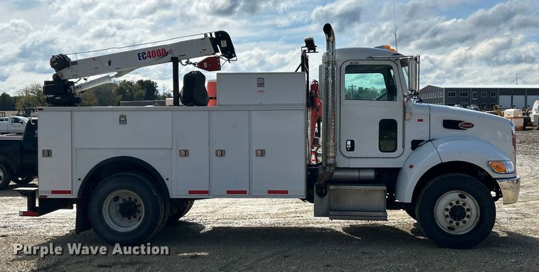 image for item ET6574 2010 Peterbilt 337 utility / service truck