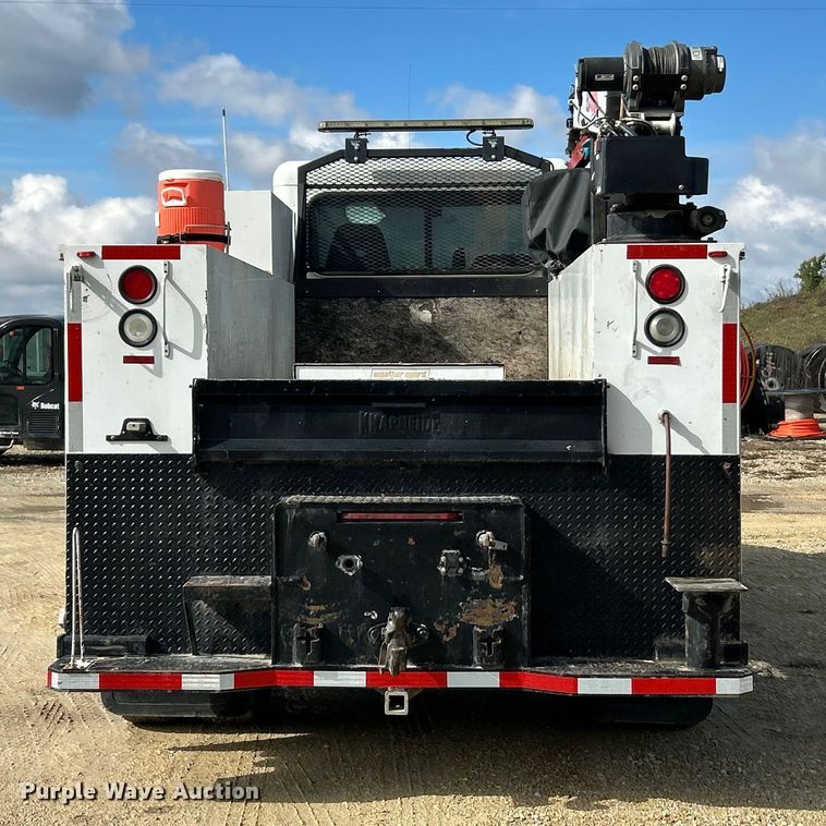 image for item ET6574 2010 Peterbilt 337 utility / service truck