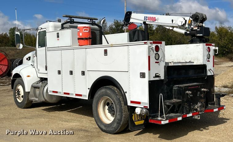 image for item ET6574 2010 Peterbilt 337 utility / service truck