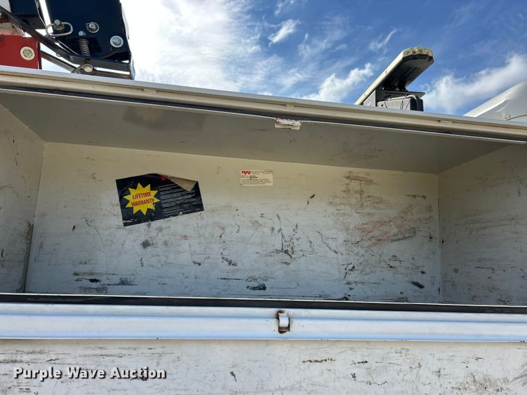 image for item ET6574 2010 Peterbilt 337 utility / service truck