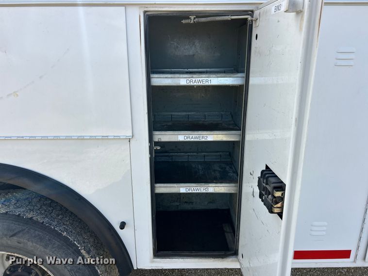 image for item ET6574 2010 Peterbilt 337 utility / service truck