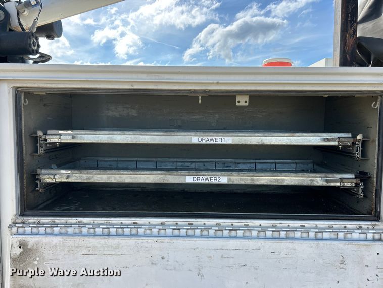 image for item ET6574 2010 Peterbilt 337 utility / service truck