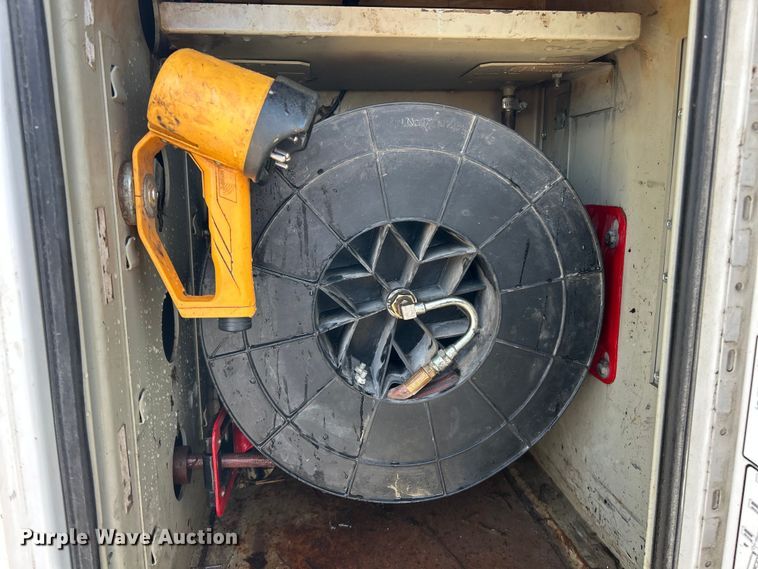 image for item ET6574 2010 Peterbilt 337 utility / service truck