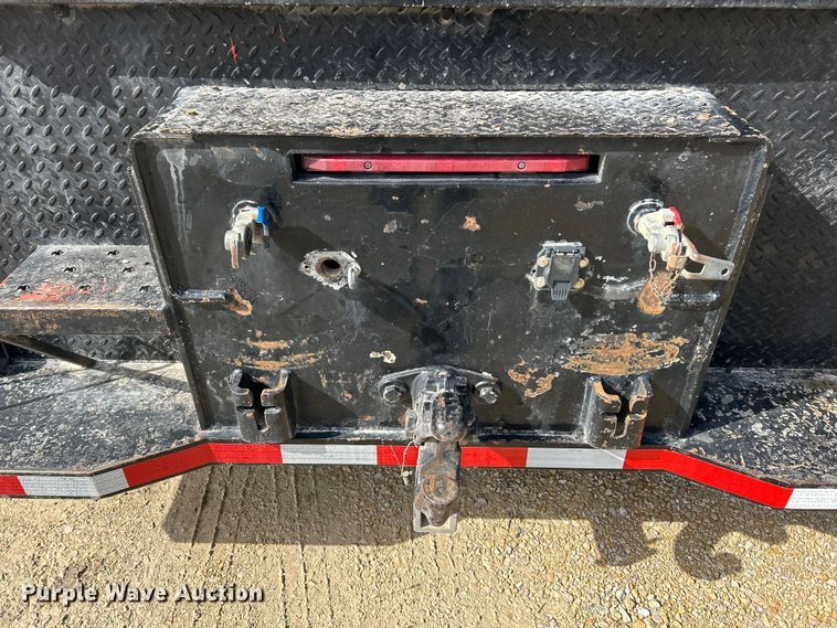 image for item ET6574 2010 Peterbilt 337 utility / service truck