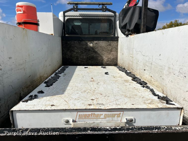 image for item ET6574 2010 Peterbilt 337 utility / service truck