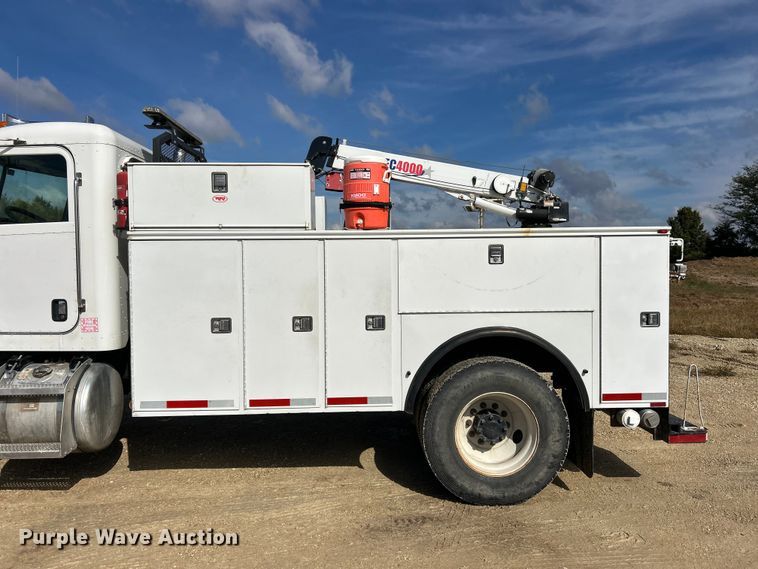 image for item ET6574 2010 Peterbilt 337 utility / service truck