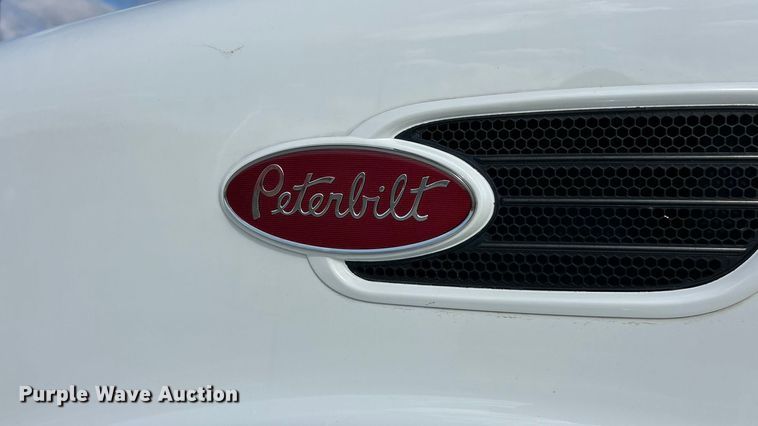 image for item ET6574 2010 Peterbilt 337 utility / service truck