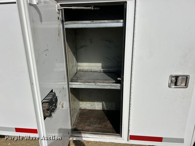 image for item ET6574 2010 Peterbilt 337 utility / service truck