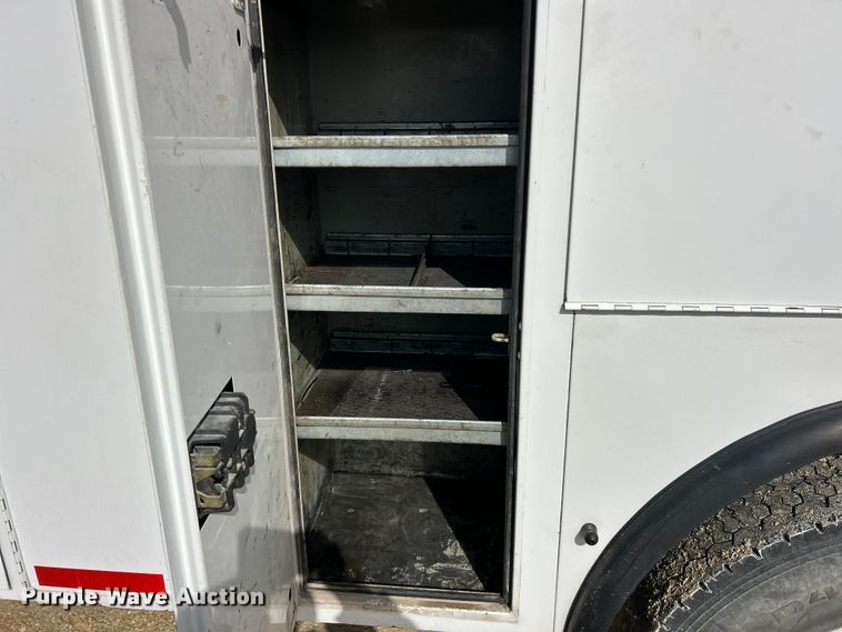 image for item ET6574 2010 Peterbilt 337 utility / service truck