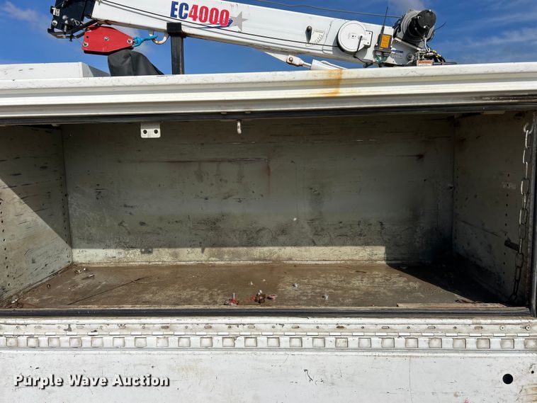 image for item ET6574 2010 Peterbilt 337 utility / service truck