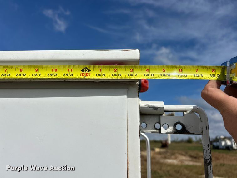 image for item ET6574 2010 Peterbilt 337 utility / service truck