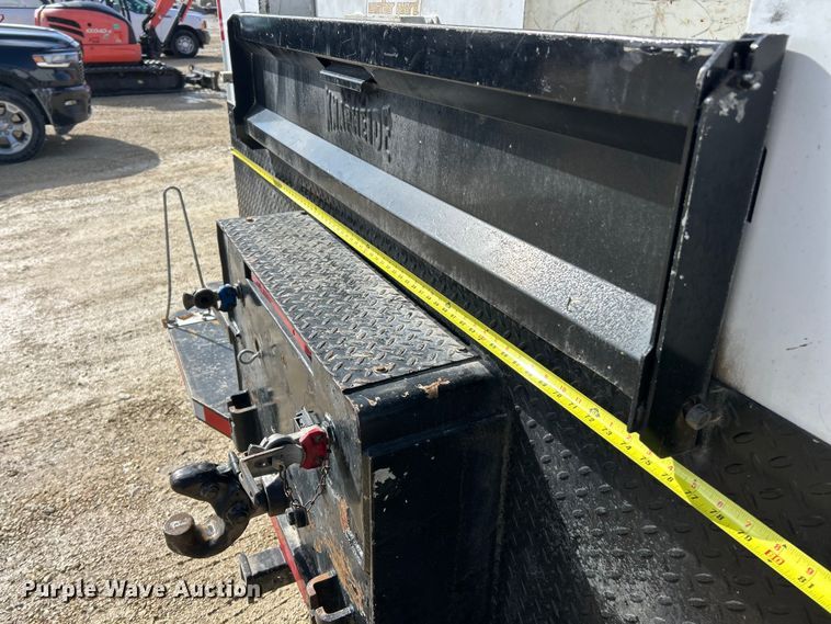 image for item ET6574 2010 Peterbilt 337 utility / service truck